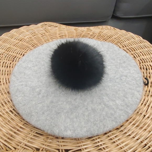 Beret with Faux Fur pompom - Picture 2 of 2